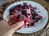 Opskrift Frosne yoghurtbarer med rød frugt