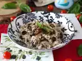 Opskrift Middelhavsris-salat: tun, oliven, soltørrede tomater og citron