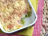 Opskrift Gratinerede porrer med kogt skinke og ost
