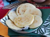 Opskrift Venezuelanske arepas, glutenfri rundstykker lavet med kun 3 ingredienser
