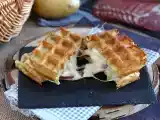 Opskrift Kartoffelvaffelsandwich med raclette, den ultimative comfort food