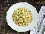 Opskrift Risotto med coquillettes, ærter, courgetter, hvidløg og urteost