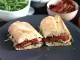 Opskrift Sandwich med røget andebryst, soltørrede tomater, rucola og balsamicoeddike