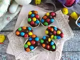 Opskrift Påskeæg fyldt med chokoladedessertcreme og m&m's