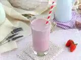 Opskrift Hindbær- og jordbærmilkshake