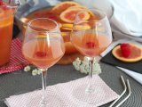 Opskrift Lyserød sangria med rosévin