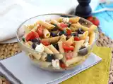 Opskrift Salat med pasta, tomat, feta og oliven