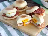 Opskrift Engelske muffins med æg og bacon