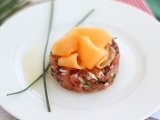 Opskrift Tatar af skinke, melon og tomat