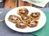 Opskrift Toast med pesto, parmesan og soltørrede tomater