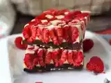 Opskrift Chokoladebar i franui-stil med hindbær, hvid chokolade og mørk chokolade!
