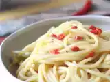 Opskrift Spaghetti aglio, olio e peperoncino: den italienske traditions sidste øjebliks-ret