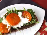 Opskrift Ristede abrikoser, rucola og burrata på toast