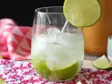 Opskrift Lemon caipirinha: den brasilianske drink, der er nem at lave uden en cocktailshaker