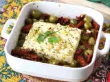 Opskrift Bagt feta med tørrede tomater og oliven, middelhavsstil