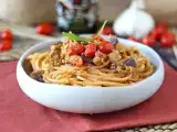 Opskrift Pasta med auberginecreme og cherrytomater: enkel og velsmagende opskrift