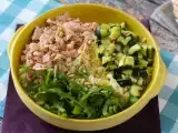 Opskrift Orzo-pastasalat med laks og courgette
