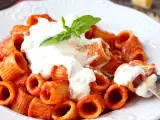 Opskrift Pasta med stracciatella og cremet tomat: første ret klar på 10 minutter