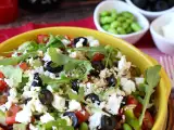 Opskrift Salat med linser, feta og edamame med sprøde grøntsager