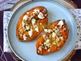 Opskrift Bagt sød kartoffel med æg, feta, honning og valnødder