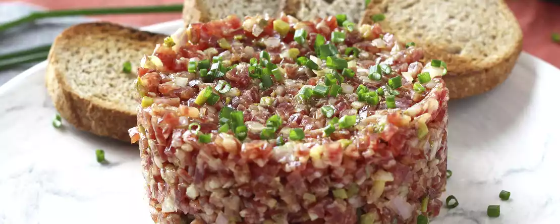 Tartar de fuet: en hurtig version af den klassiske bøftatar