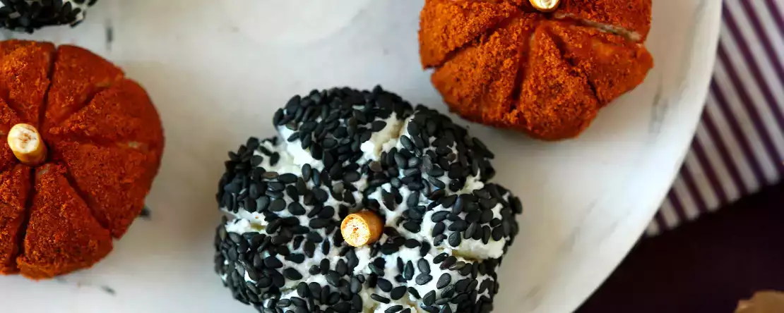 Smøreost til aperitif i form af græskar, perfekt til halloween!