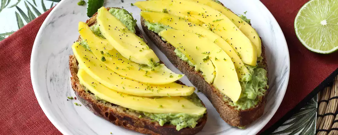 Avocado toast med mango og lime: en frisk, hurtig og velsmagende opskrift