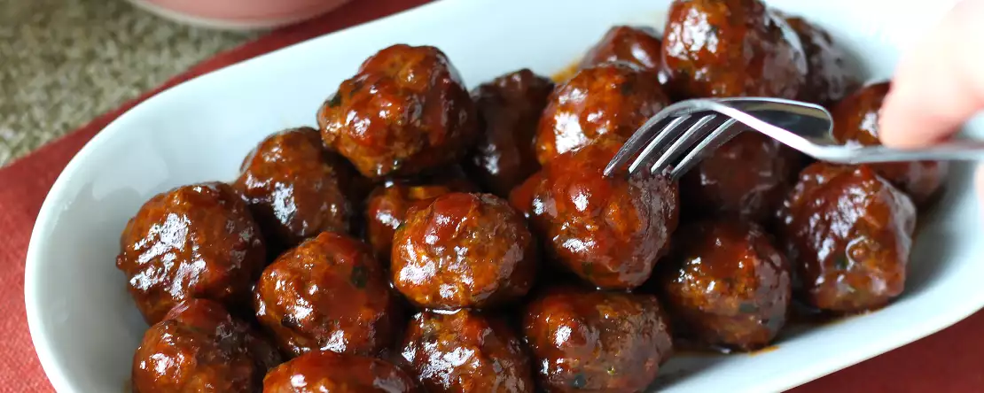 Kødboller i luftfryser med sursød barbecuesauce: nem og velsmagende opskrift