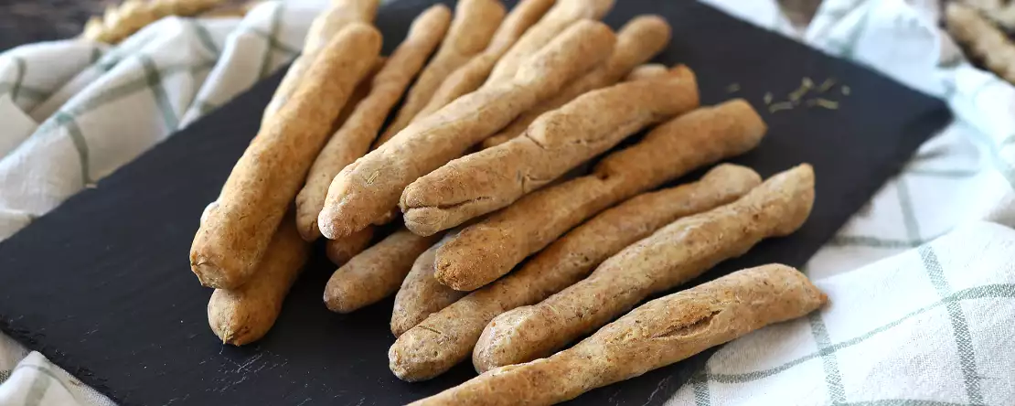 Hjemmelavede gressins med krydderurter: nemme at lave og super sprøde!