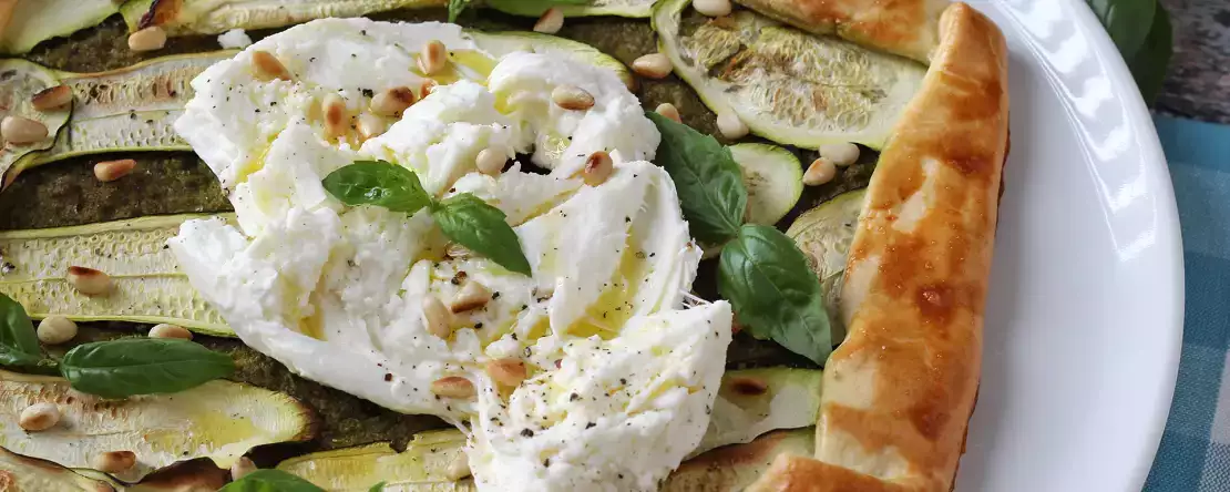 Tærte med pesto og courgetter: en nem opskrift, der dufter af sommer!