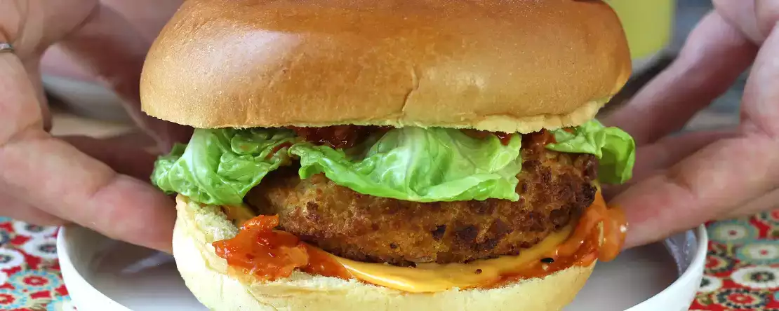 Kyllingeburger med koreansk panering: sprød, krydret og virkelig lækker
