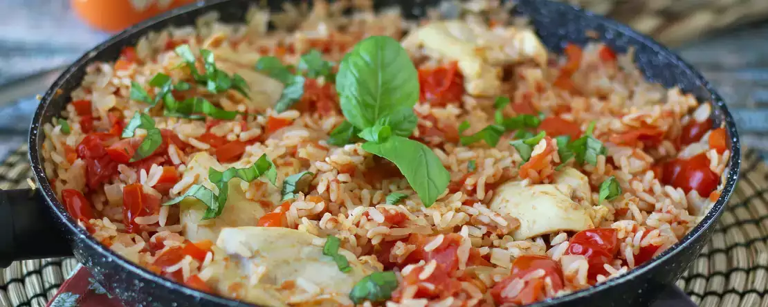 One pot med kylling, ris med tomat og peberfrugt