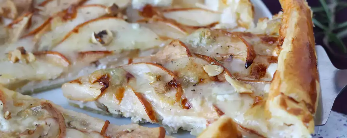 Tærte med pærer, gorgonzola og valnødder – uimodståelig sød-salt kombination