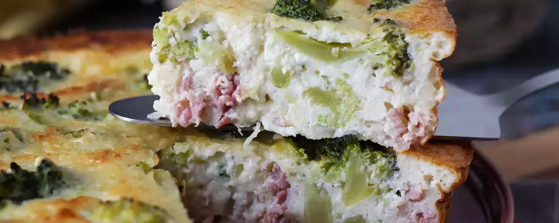 Quiche uden bund med broccoli, pancetta og hytteost