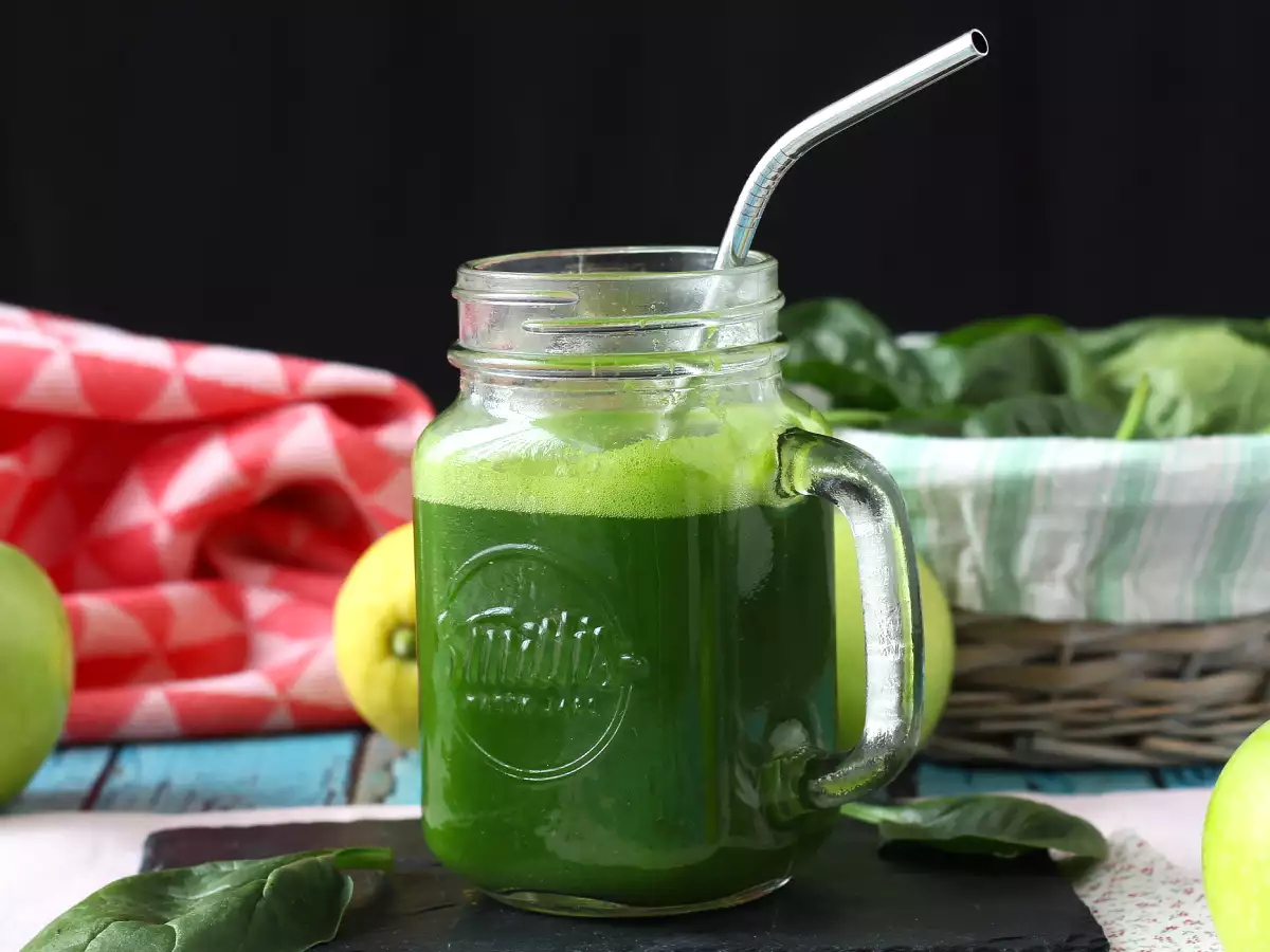 Opskrift Grøn detox-juice uden ekstraktionsmaskine, så du får flest mulige vitaminer!