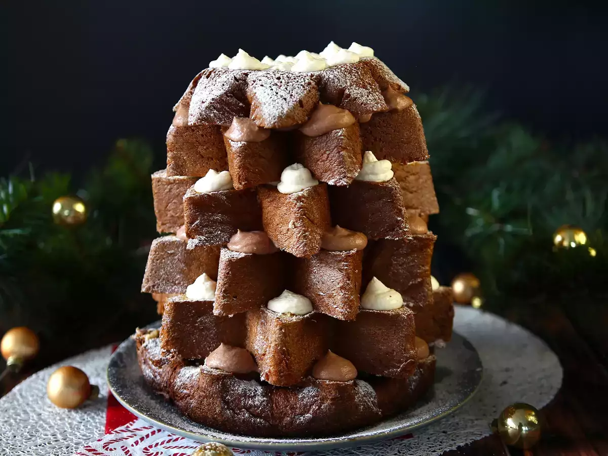 Opskrift Pandoro brioche fyldt med nutellacreme og vaniljecreme i form af et juletræ