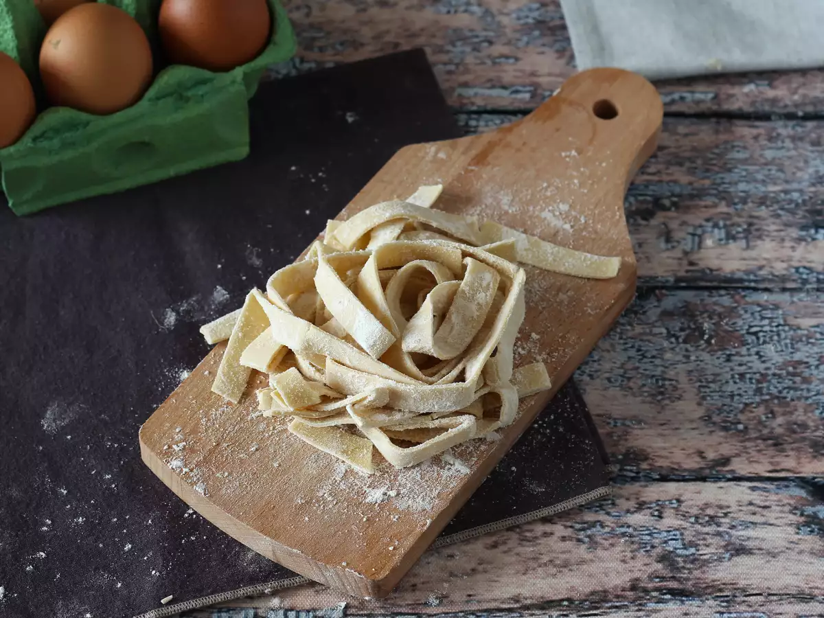 Opskrift Hjemmelavede tagliatelle, fremgangsmåden forklaret trin for trin