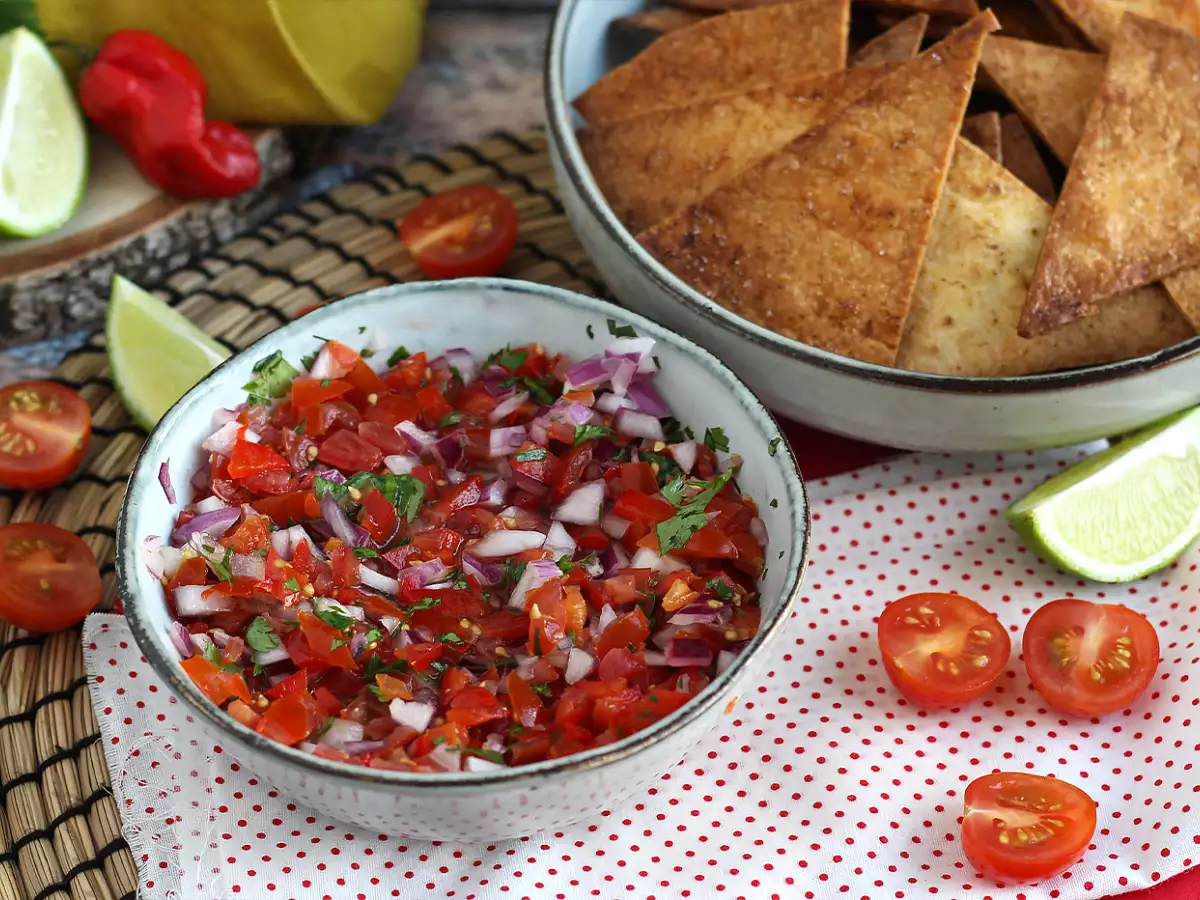 Opskrift Pico de gallo og hjemmelavede tortillachips