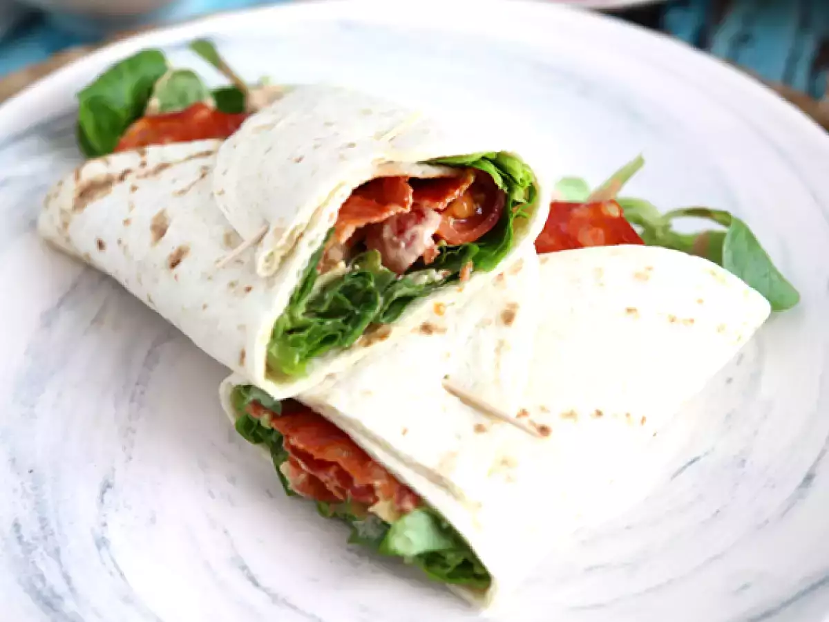 Opskrift Sandwich wrap med chorizo, avocado og tomat