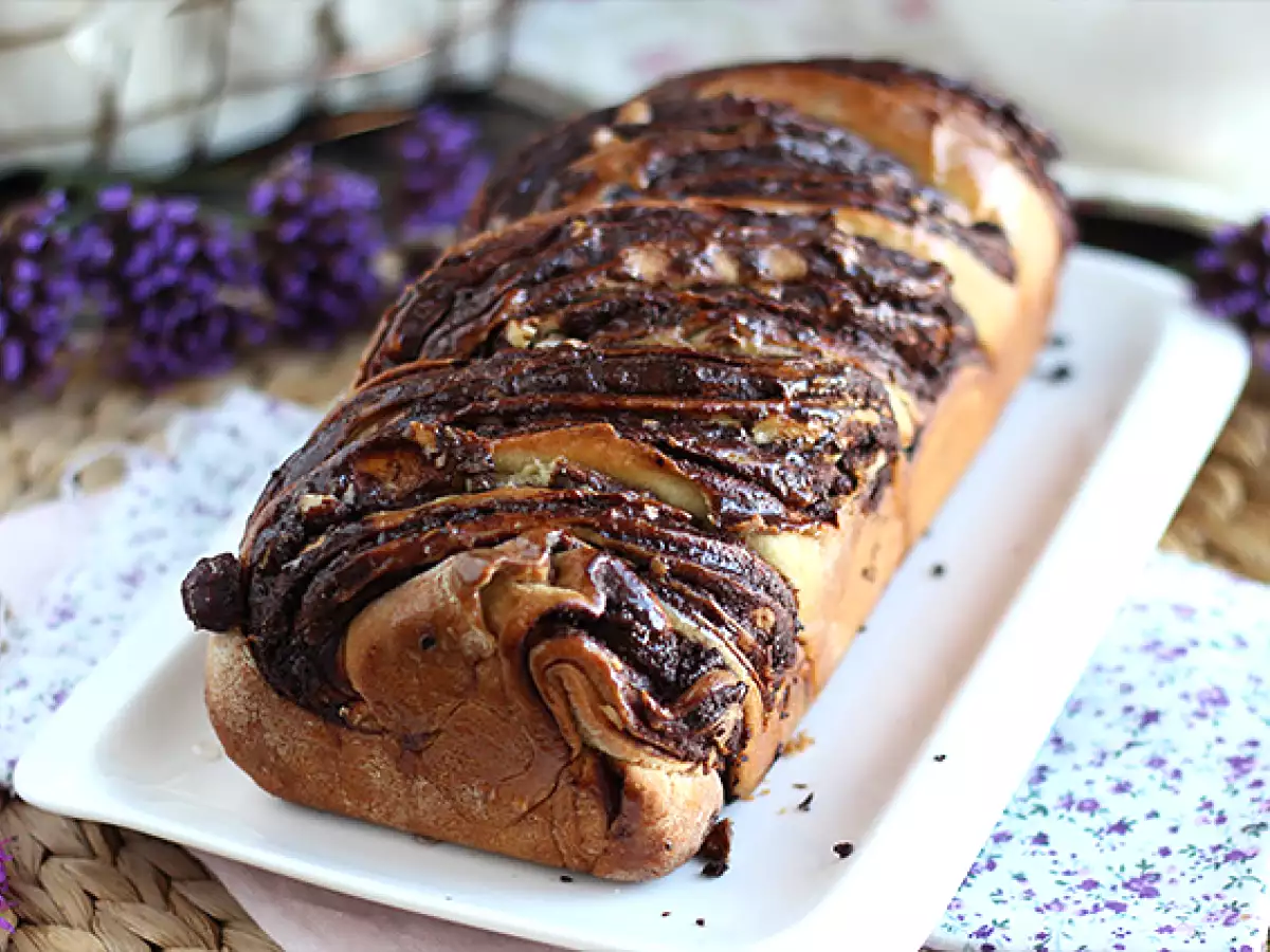 Opskrift Babka-brioche med chokolade og hasselnødder