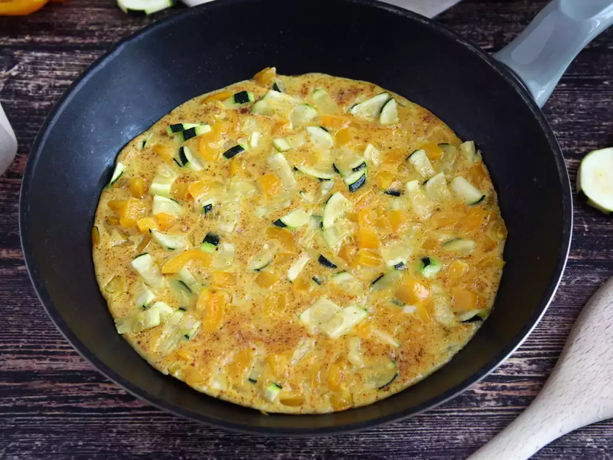 Opskrift Omelet med peberfrugt og courgette