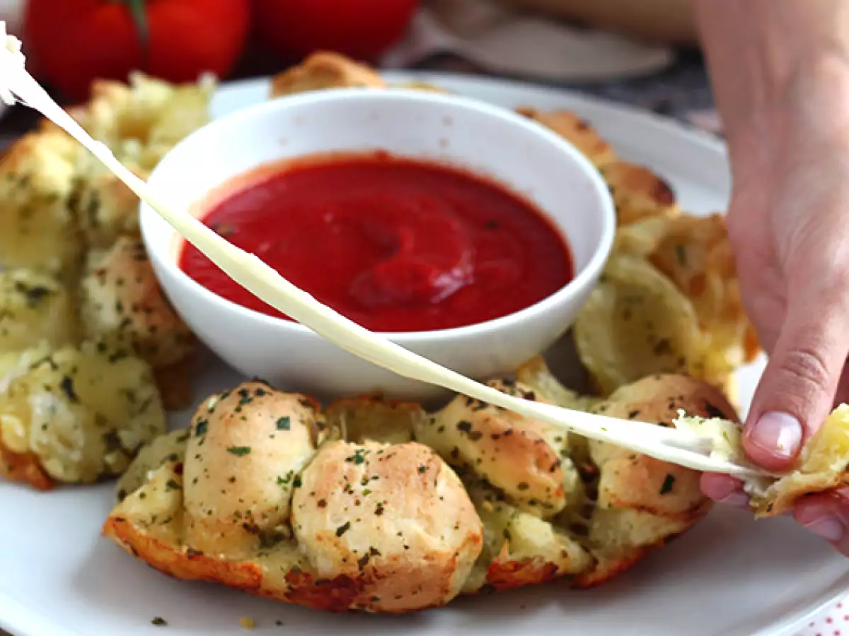 Opskrift Mozzarella-fyldt pizzakrone