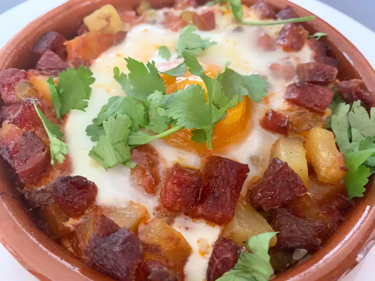 Opskrift Flamenco-æg med kartofler og chorizopølse