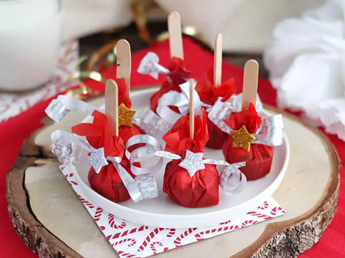 Opskrift Slikkepinde med varm chokolade: mørk chokolade + skumfiduser