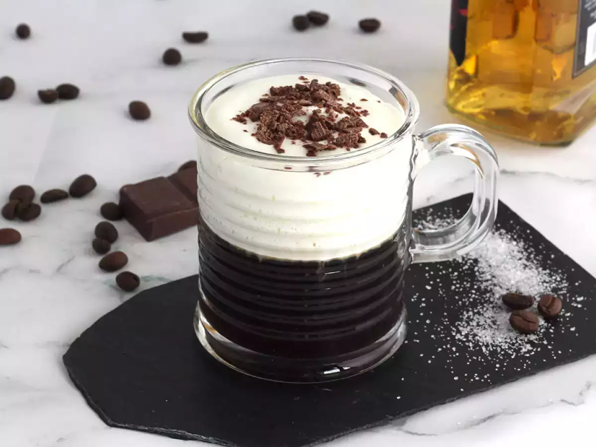 Opskrift Irish coffee (kaffe med whisky og flødeskum)