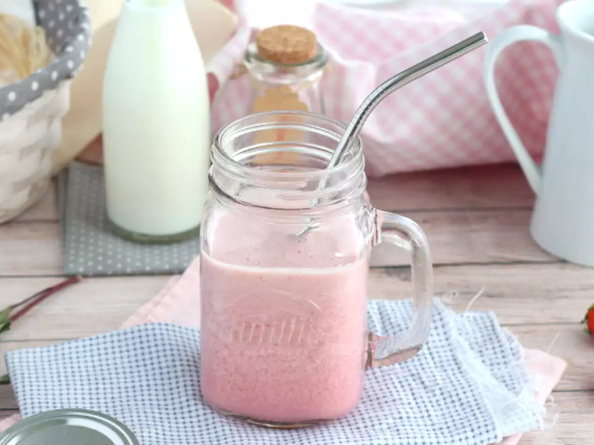 Opskrift Vegansk milkshake med røde frugter