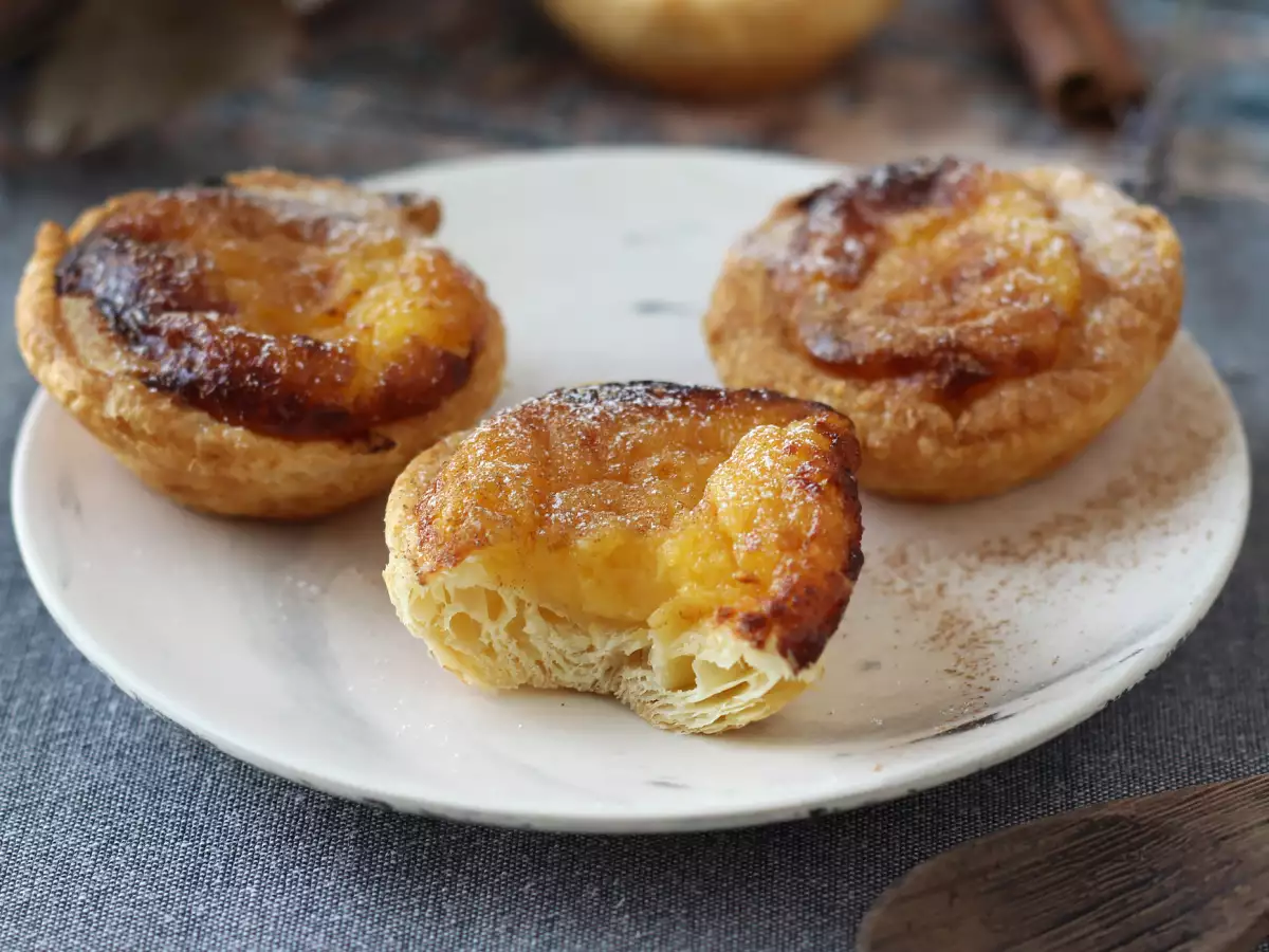 Opskrift Pastéis de nata i en luftfryser. den hurtige og nemme opskrift på det traditionelle portugisiske slik.