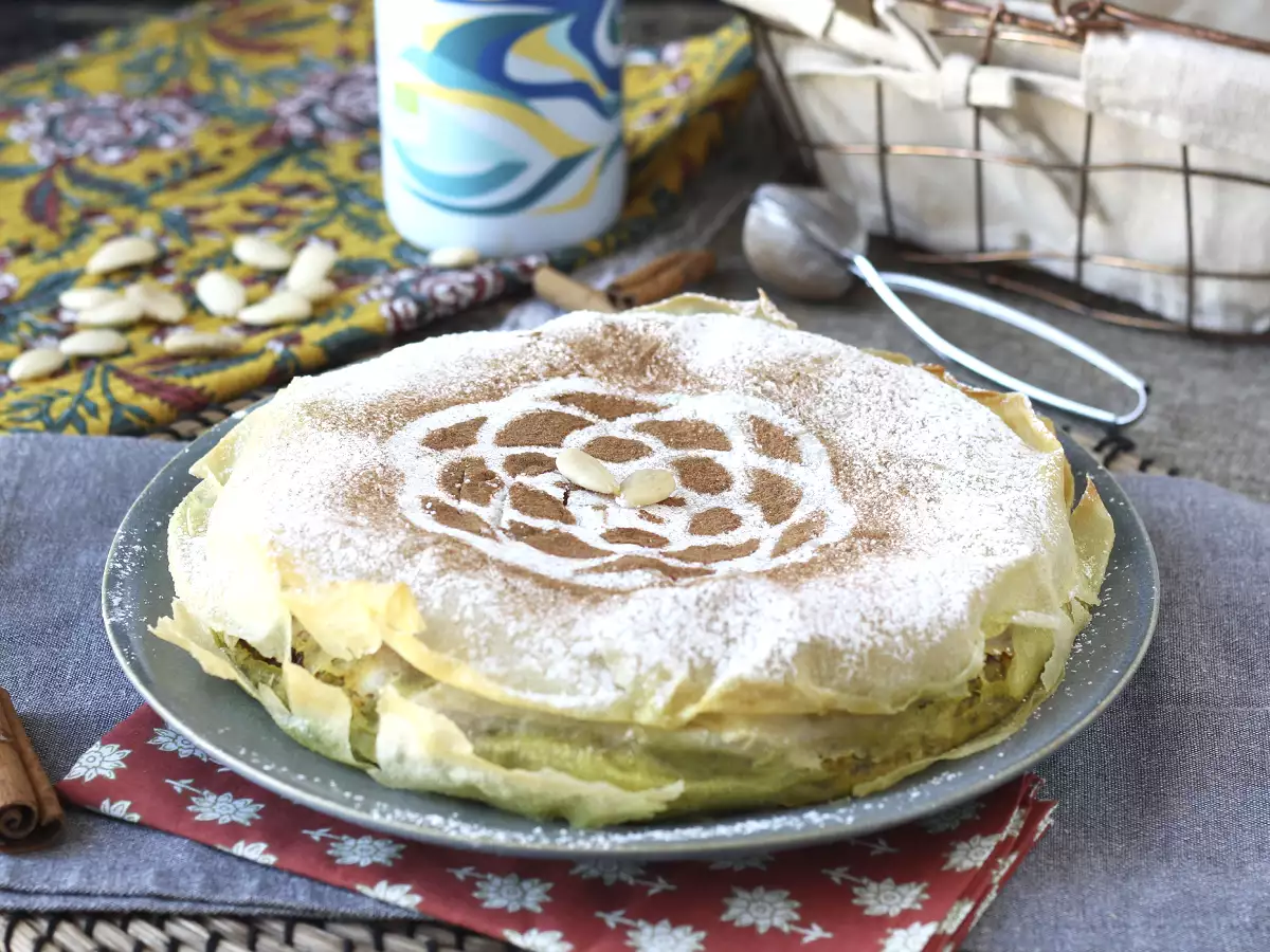 Opskrift Traditionelt marokkansk wienerbrød med murstensdej, kylling og krydderier