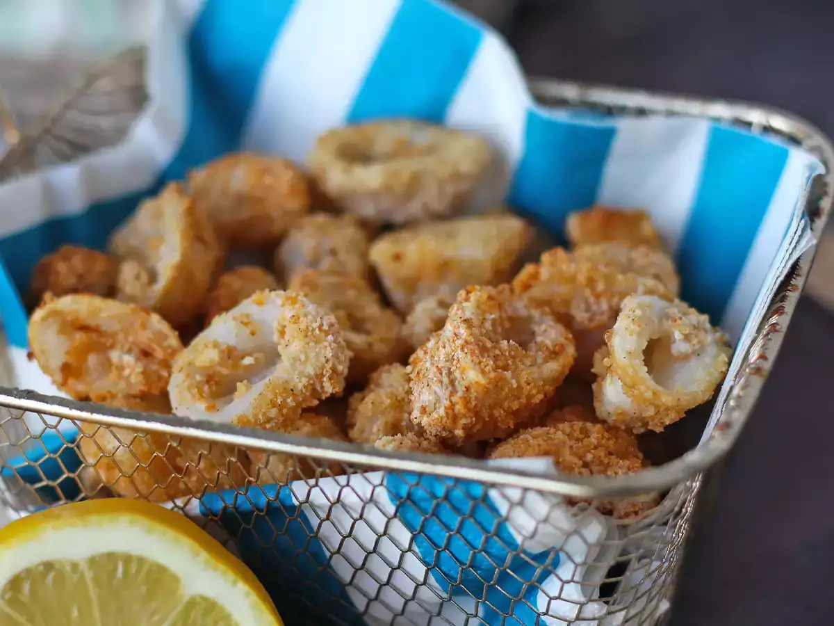 Opskrift Sprøde og lette blæksprutteringe i airfryer