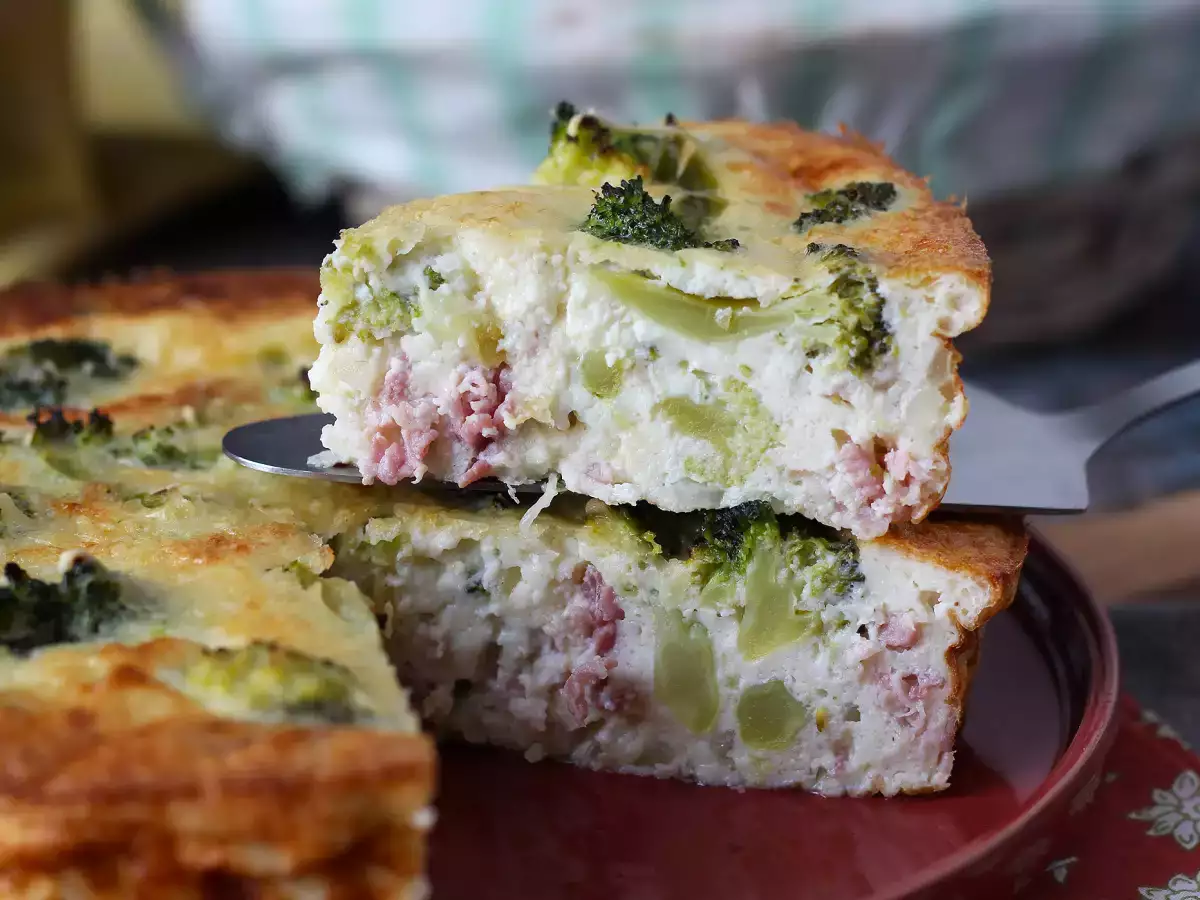 Opskrift Quiche uden bund med broccoli, pancetta og hytteost